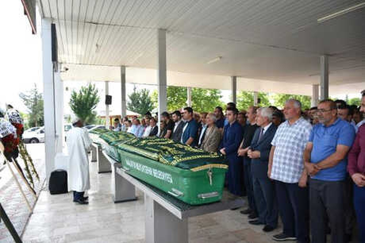 Otomobil, Uçuruma Yuvarlandı; Özlem Öğretmen ile Babası Öldü (2)