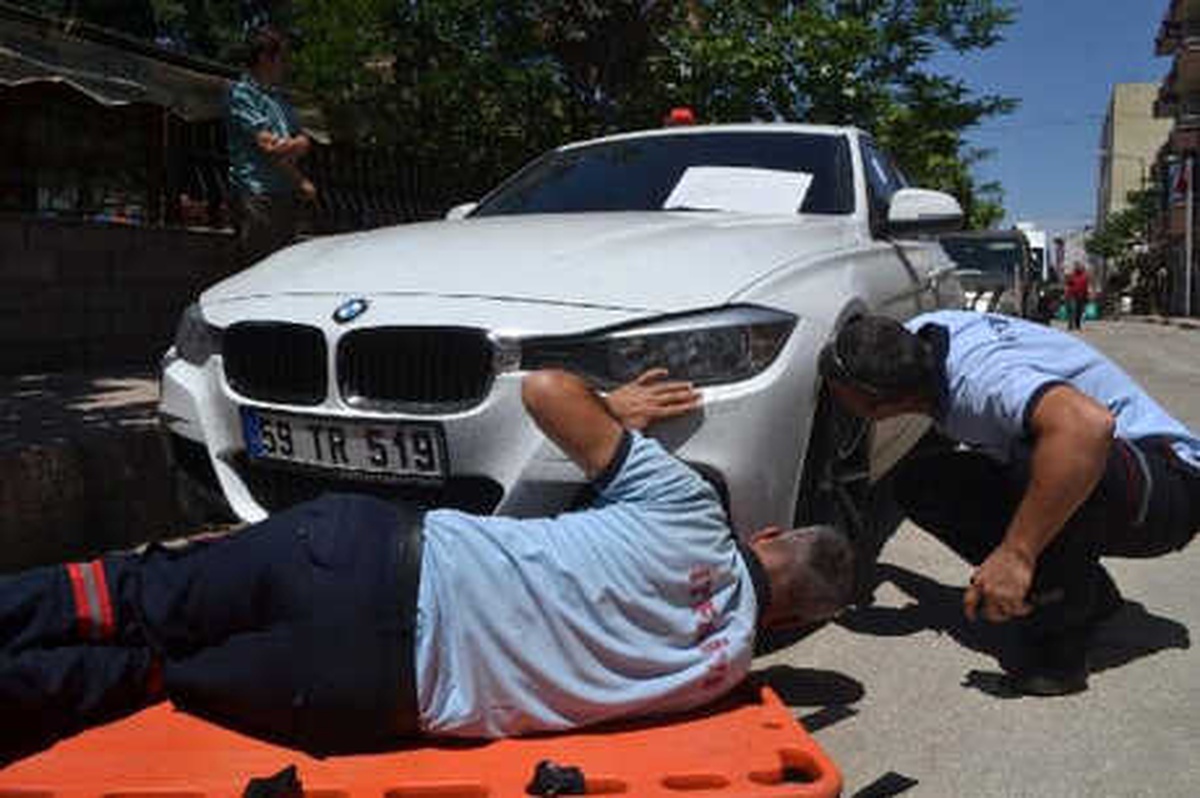 Otomobilin Motoruna Giren Kedi İçin Sürücüye Not Bıraktılar
