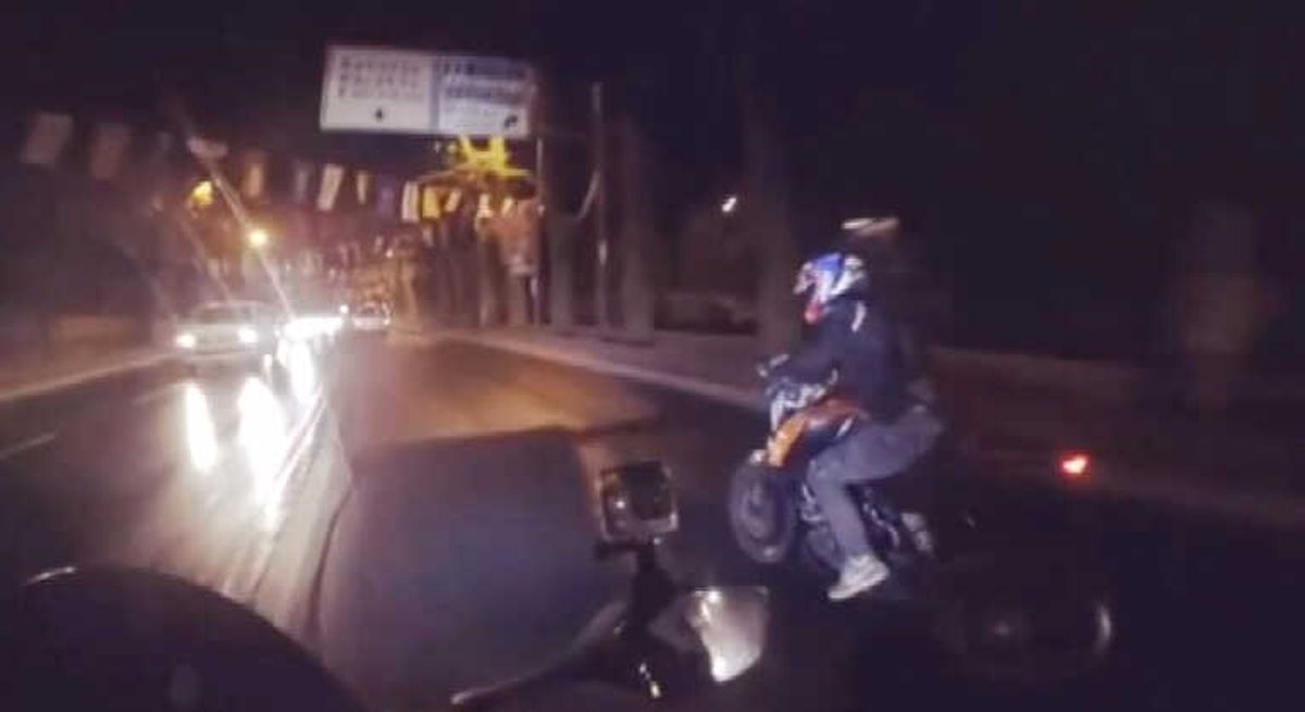 Dolmabahçe\'de Motosikletli Şov Uğruna Ölümden Döndü