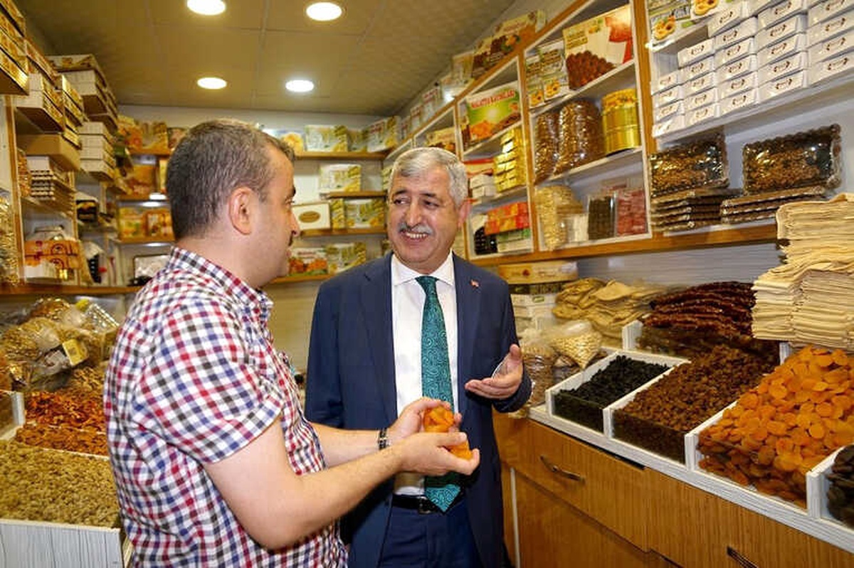 Polat, Şire Pazarı Esnafıyla Bir Araya Geldi