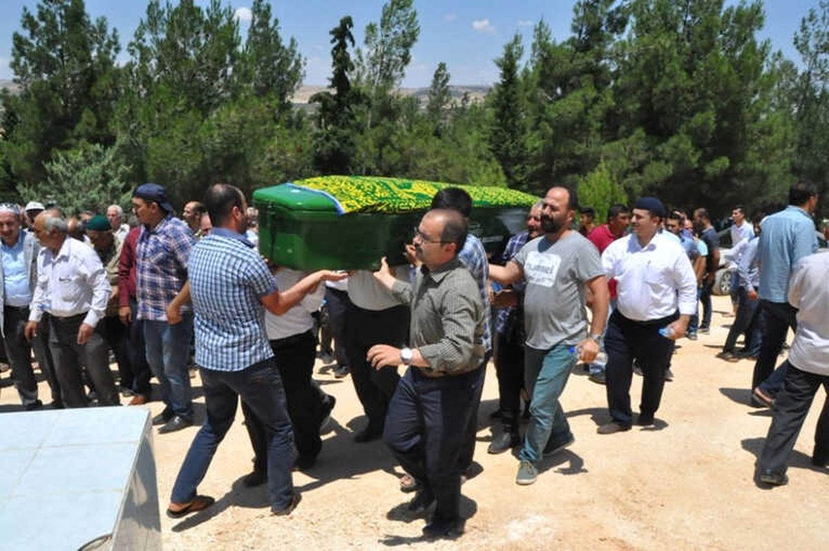 Pompalı Tüfekle Öldürülen Aile Bireyleri Toprağa Verildi