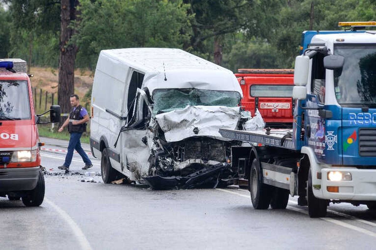 Portekiz\'de Trafik Kazası: 6 Ölü
