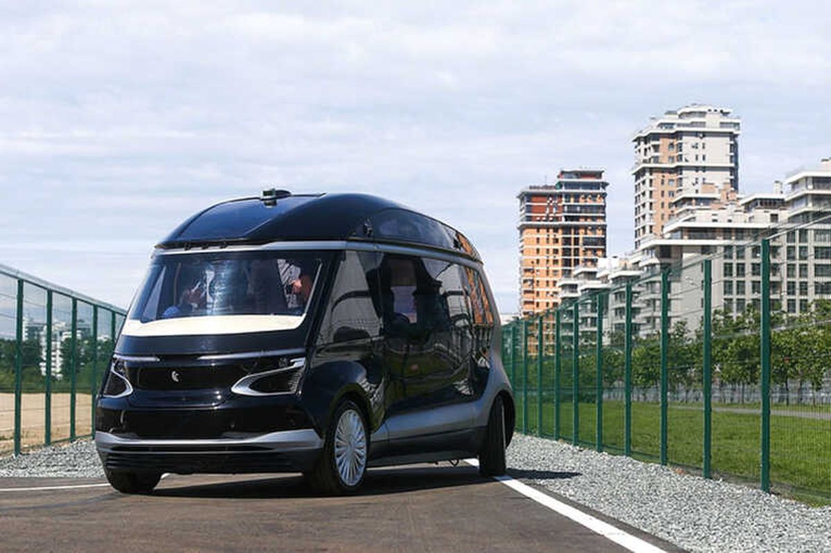 Rusya\'da Sürücüsüz Elektrikli Otobüs \'Shuttle\' Tanıtıldı