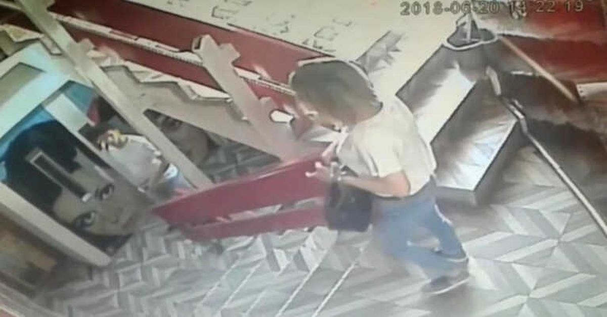 Sevgilisinin Gözü Önünde Kendini Bıçakladı