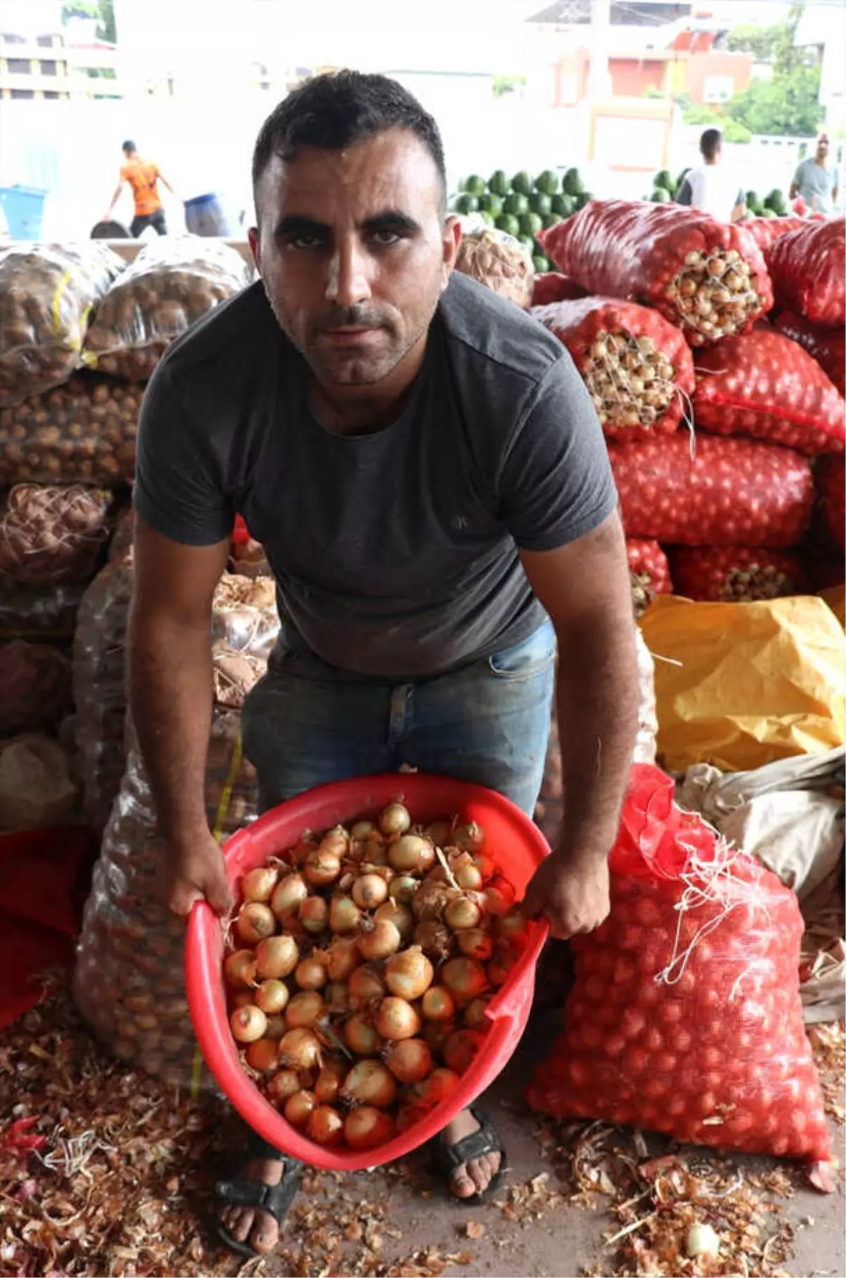 Soğan Tarlada 1,5, Tezgahta 6 Lira"