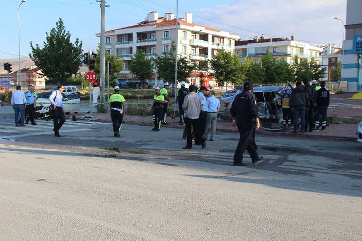 Trafik Polisi Kazada Yaralandı, Kardeşi Öldü