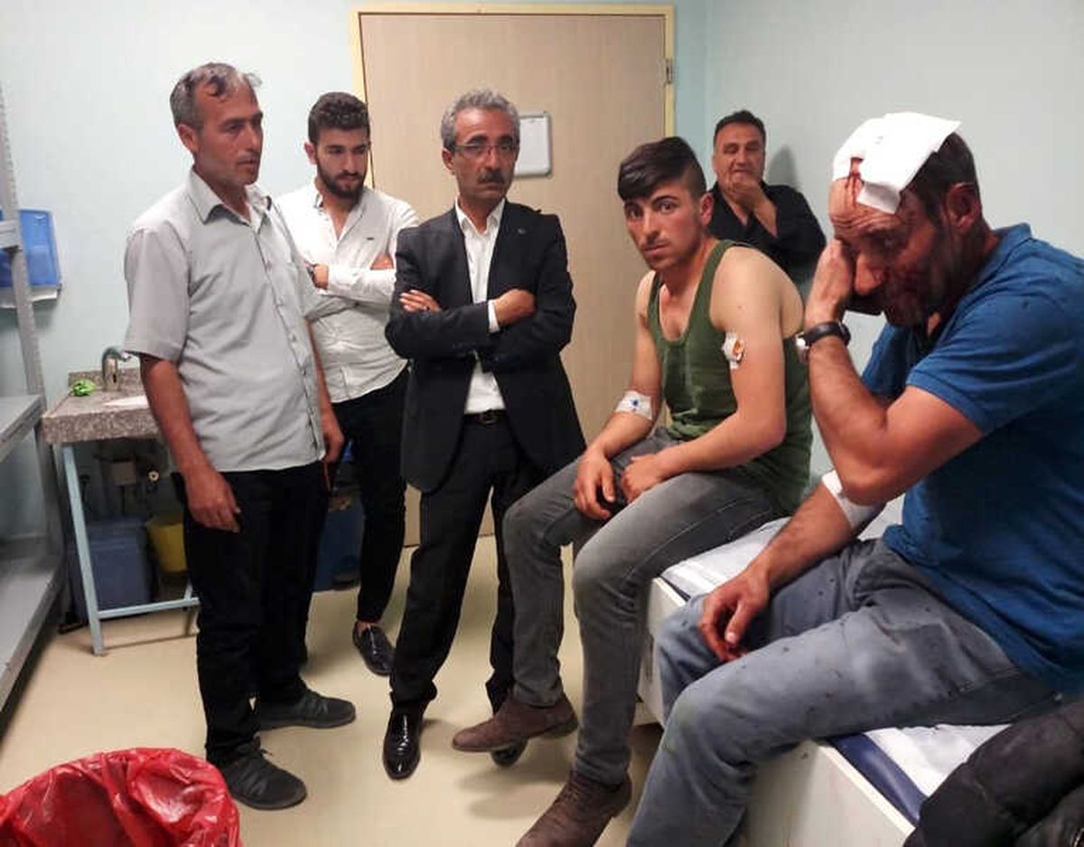 Van\'da Ak Partililere Saldırı: 2 Yaralı