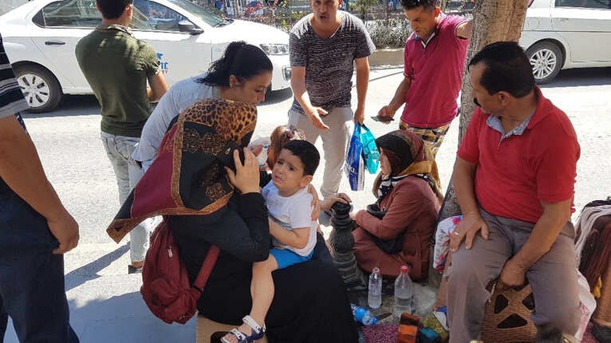 Yola Fırlayan 3 Yaşındaki Çocuk ve Teyzesi Ölümden Döndü