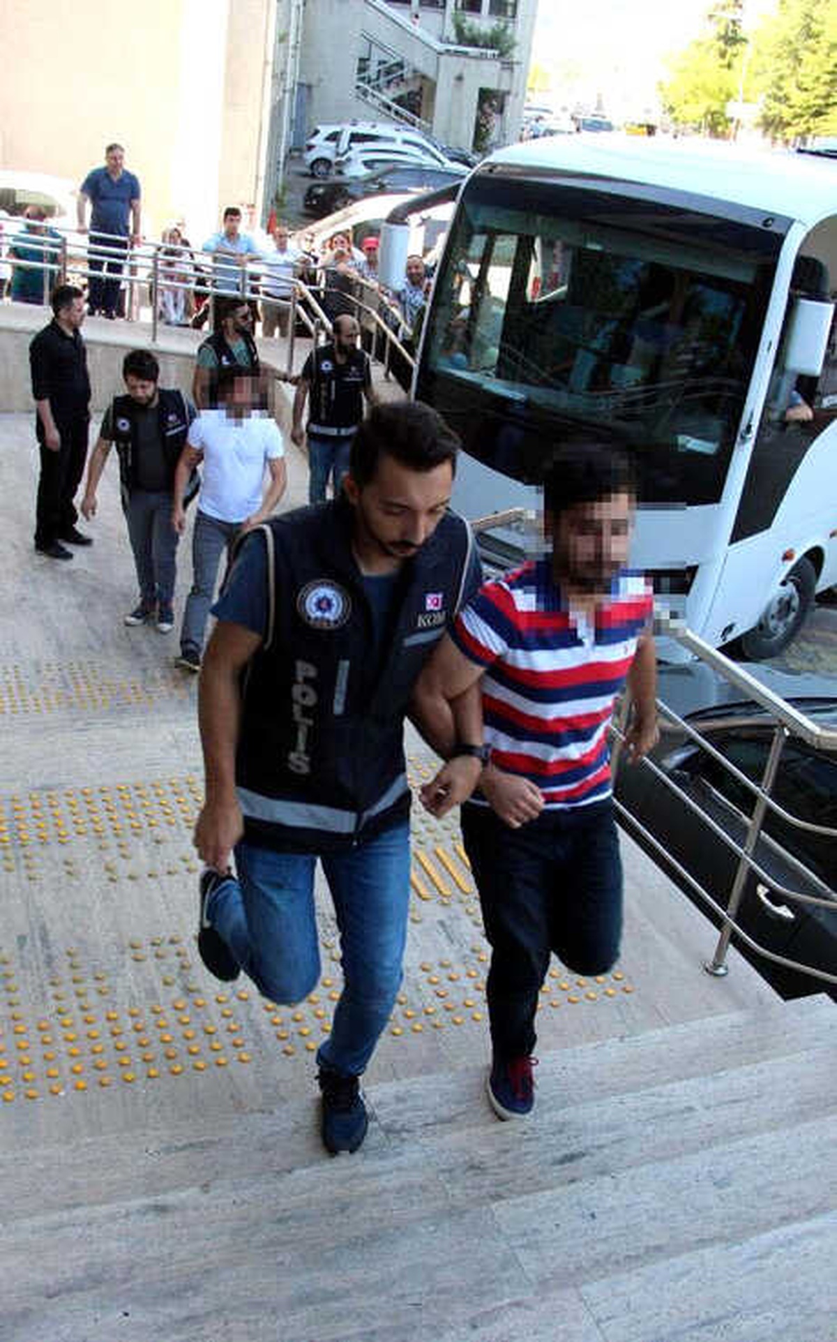 Zonguldak\'ta Fetö Şüphelisi 11 Asker Adliyede