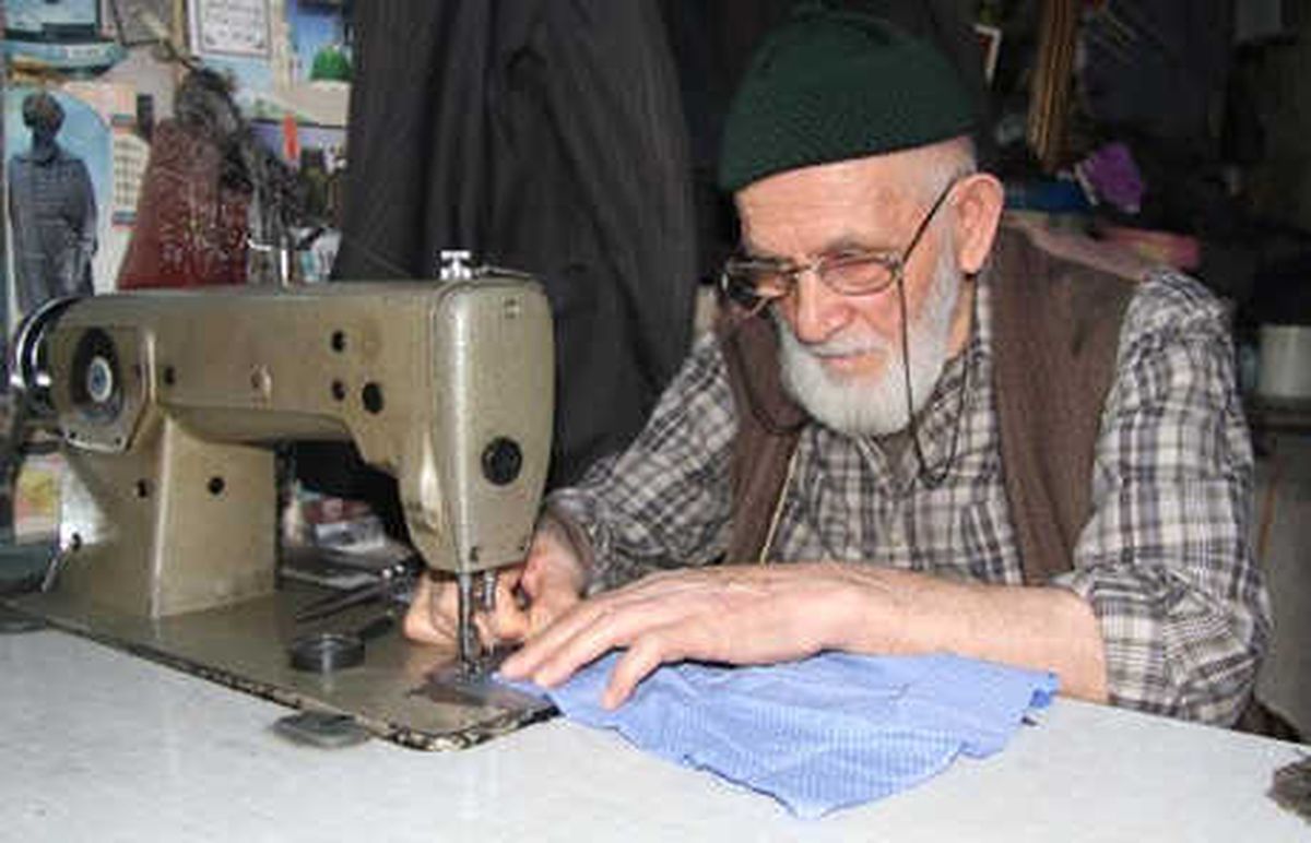 65 Yıllık Terzi Remzi Dede Teknolojiye Direniyor