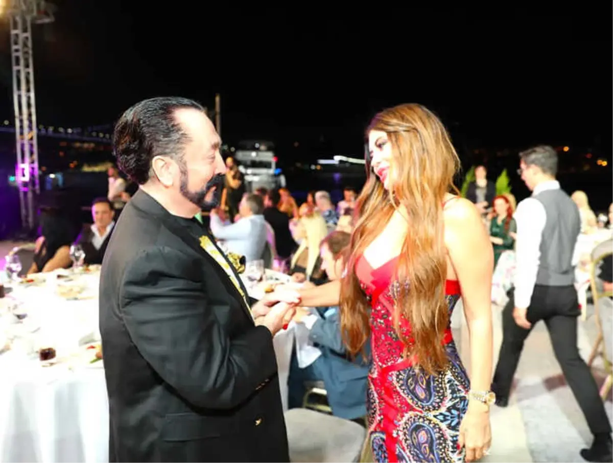 Adnan Oktar\'ın Dillere Destan Davetine Sanat Camiasından Ünlü Yağdı