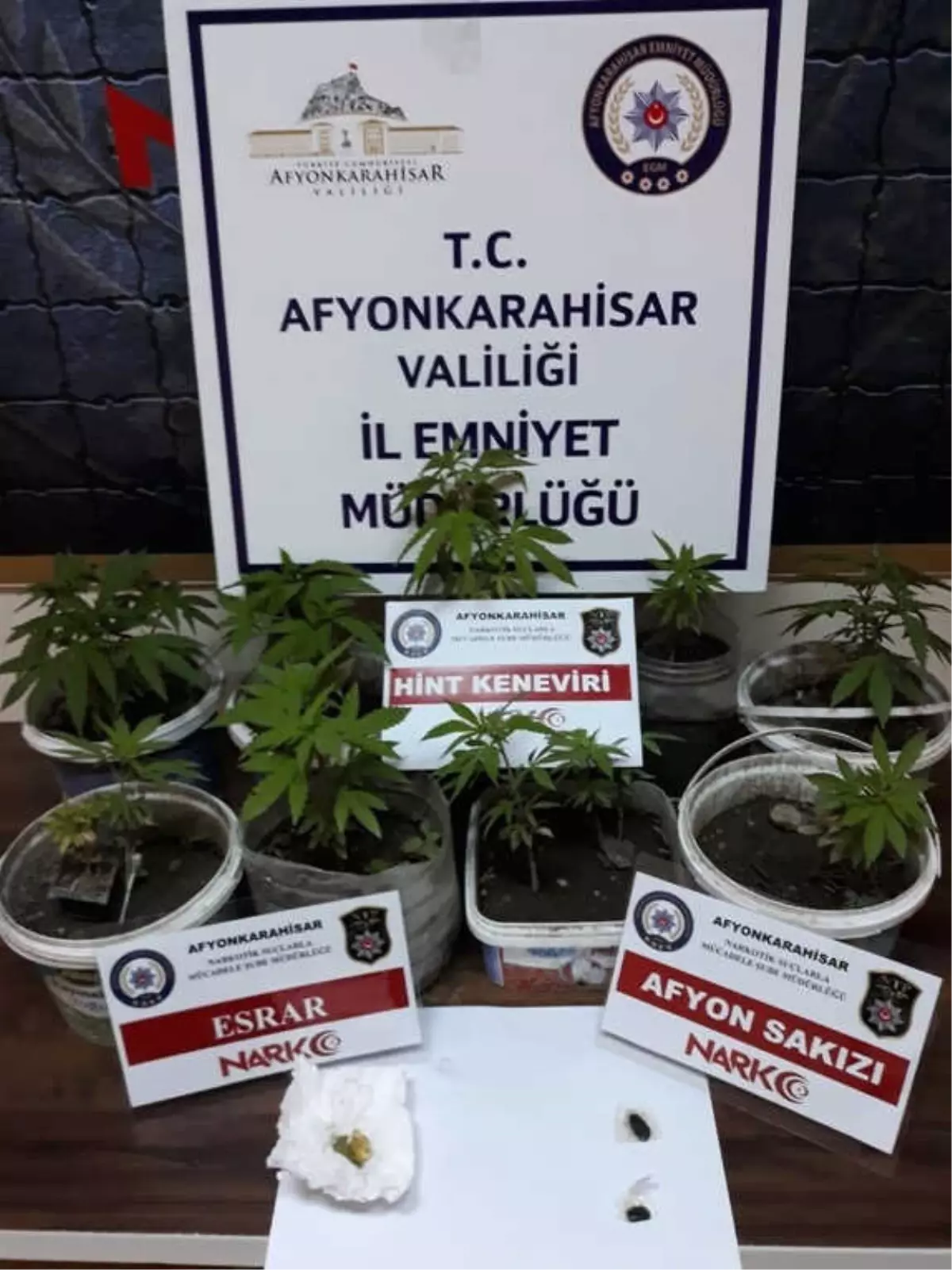 Afgan Uyruklu Şahsın Evinde Çok Miktarda Uyuşturucu Madde Gele Geçirildi