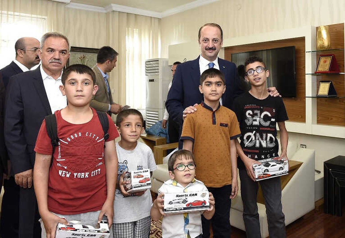 Akgül ve Çam\'dan Yüzleri Güldüren Ziyaret