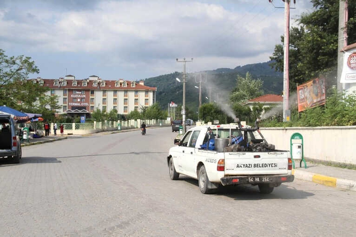 Akyazı\'da İlaçlama 6 Gün Yapılıyor