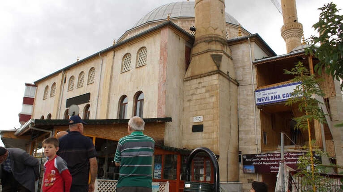 Ankara\'da Cami Minaresine Yıldırım İsabet Etti