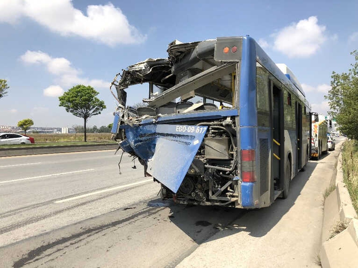 Ankara\'da İki Ego Otobüsünün Çarpıştığı Kaza