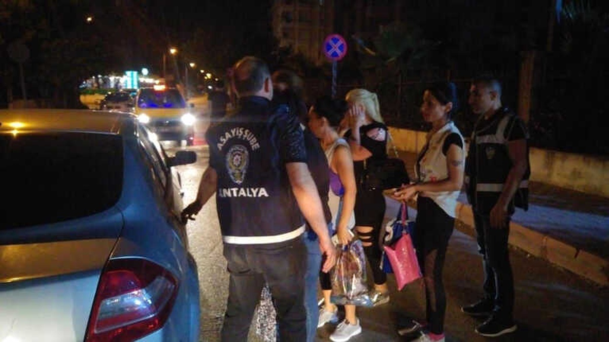 Antalya\'da Güzellik Merkezine Fuhuş Baskını