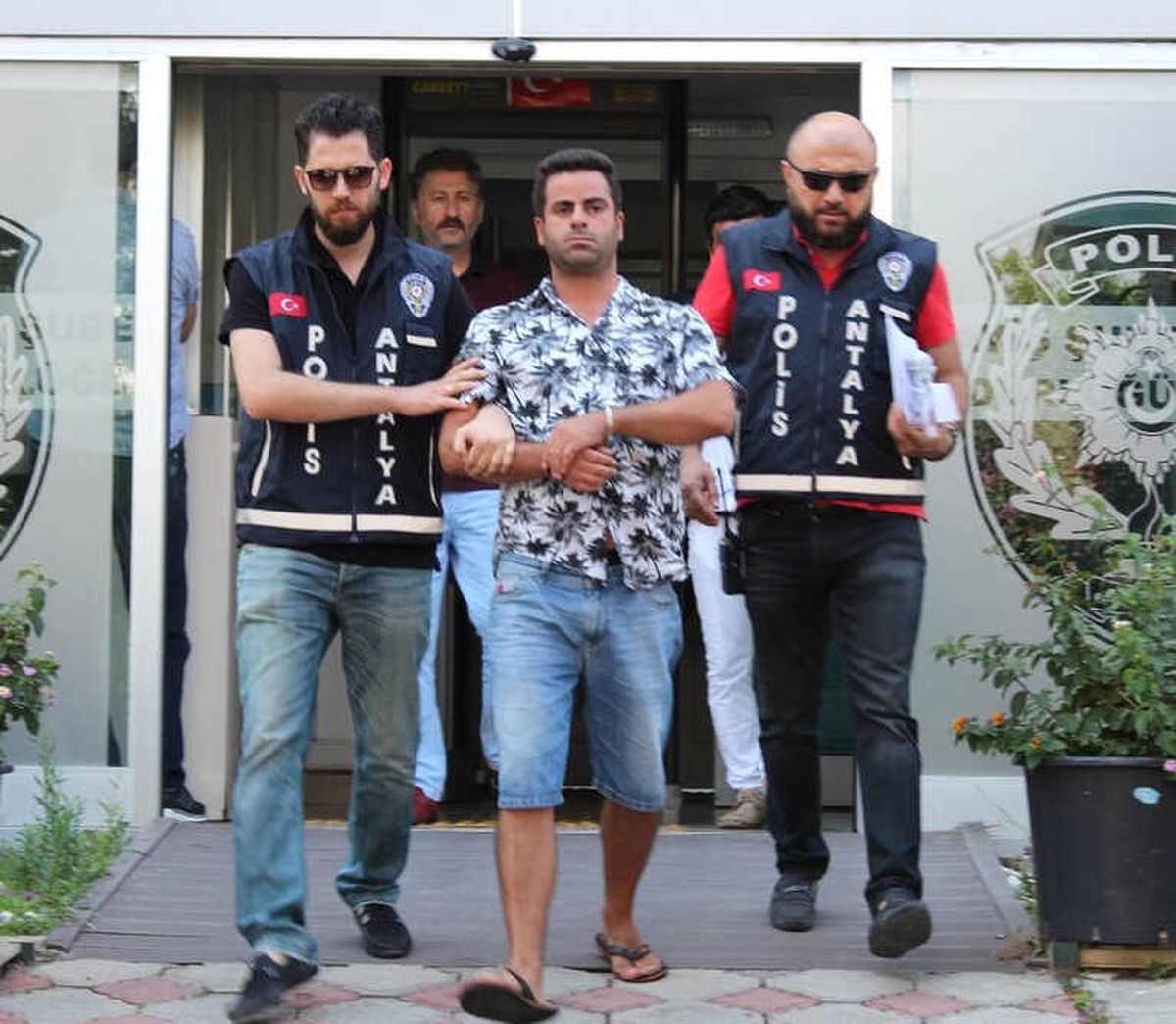 Antalya\'dan Almanya\'ya Fetö Dolandırıcılığı
