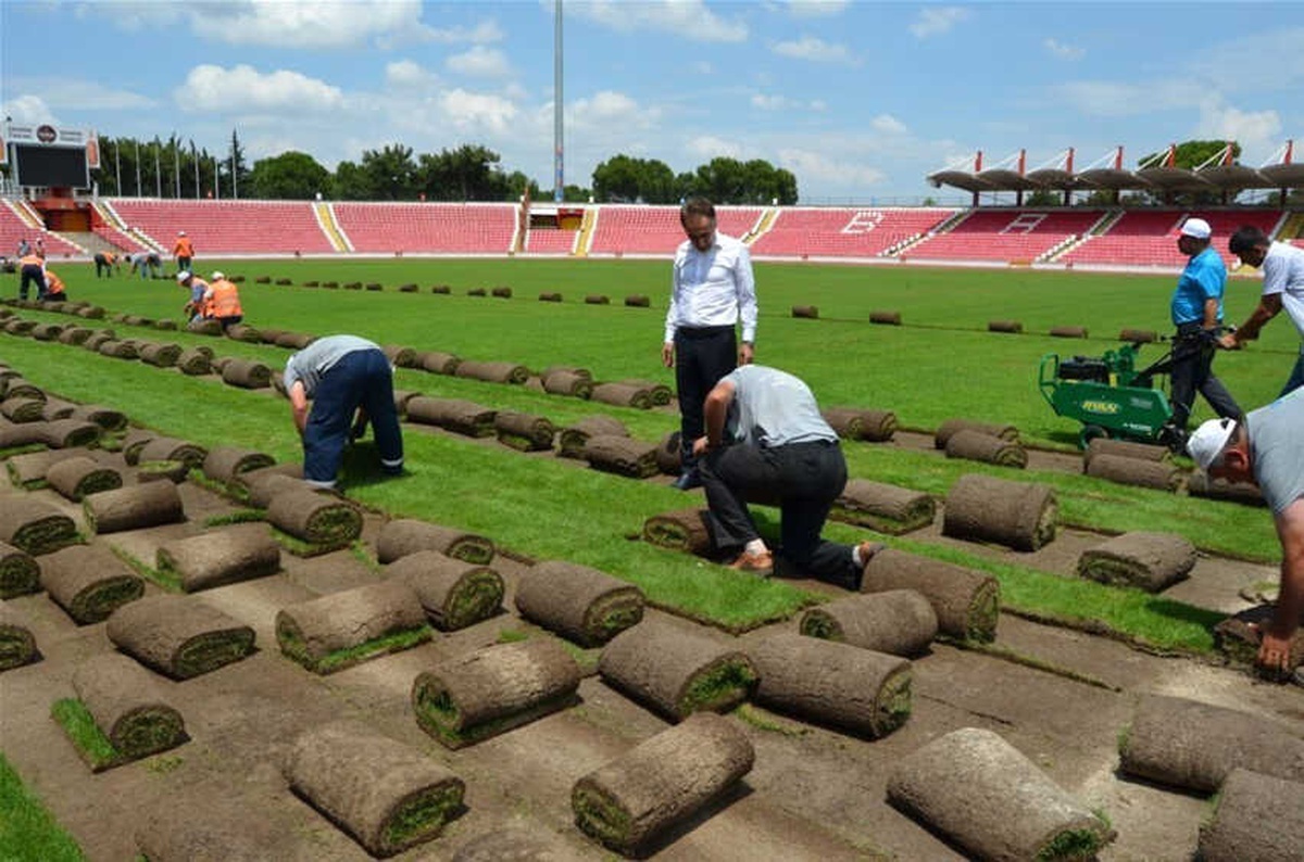 Atatürk Stadının Çimleri Sökülmeye Başladı