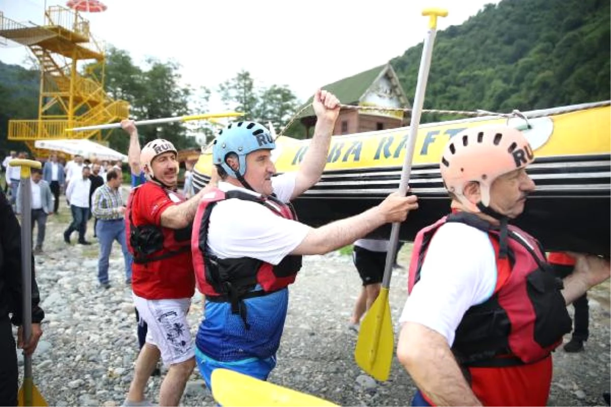 Bakan Bak, Fırtına Deresinde Rafting Yaptı