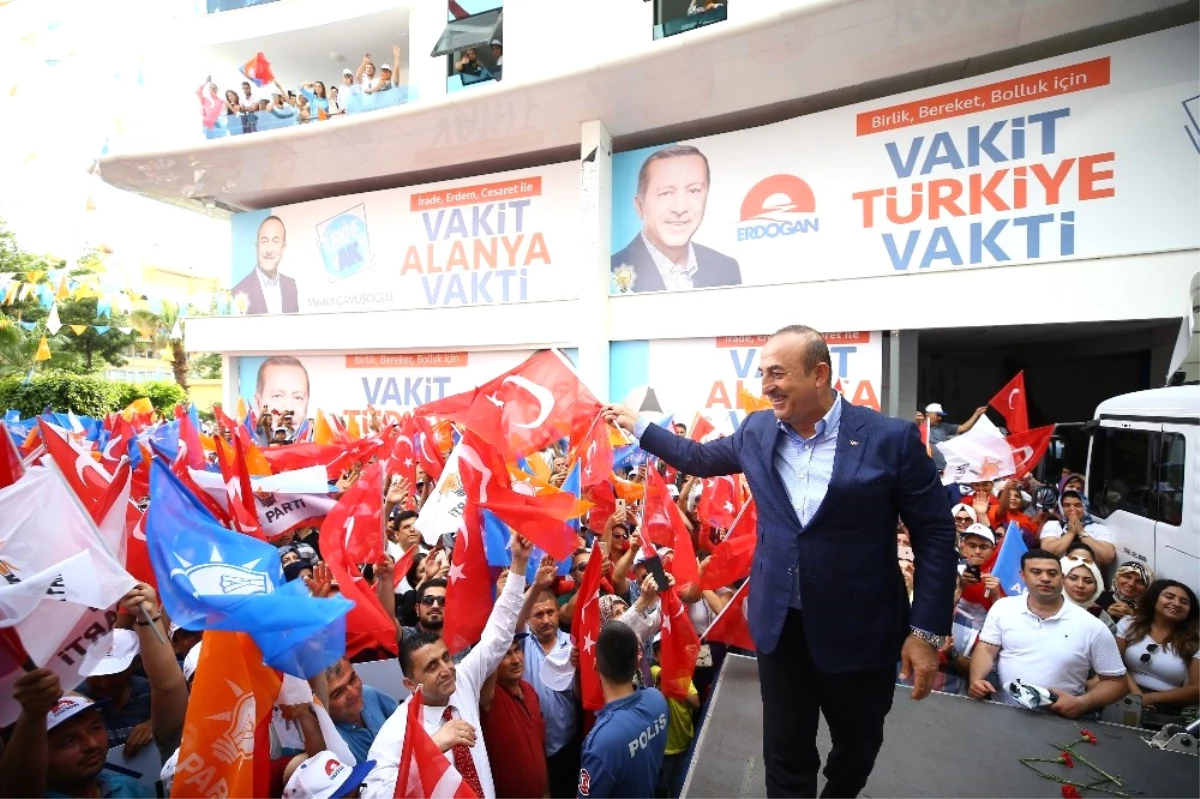 Bakan Çavuşoğlu, Alanya\'da İstikrar Yürüyüşüne Katıldı