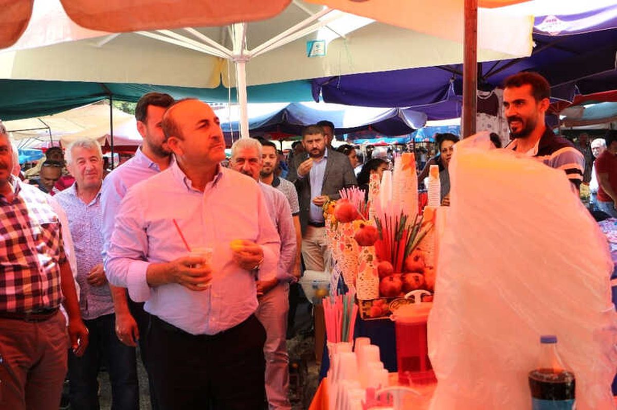 Bakan Çavuşoğlu Pazar Esnafını Dinledi