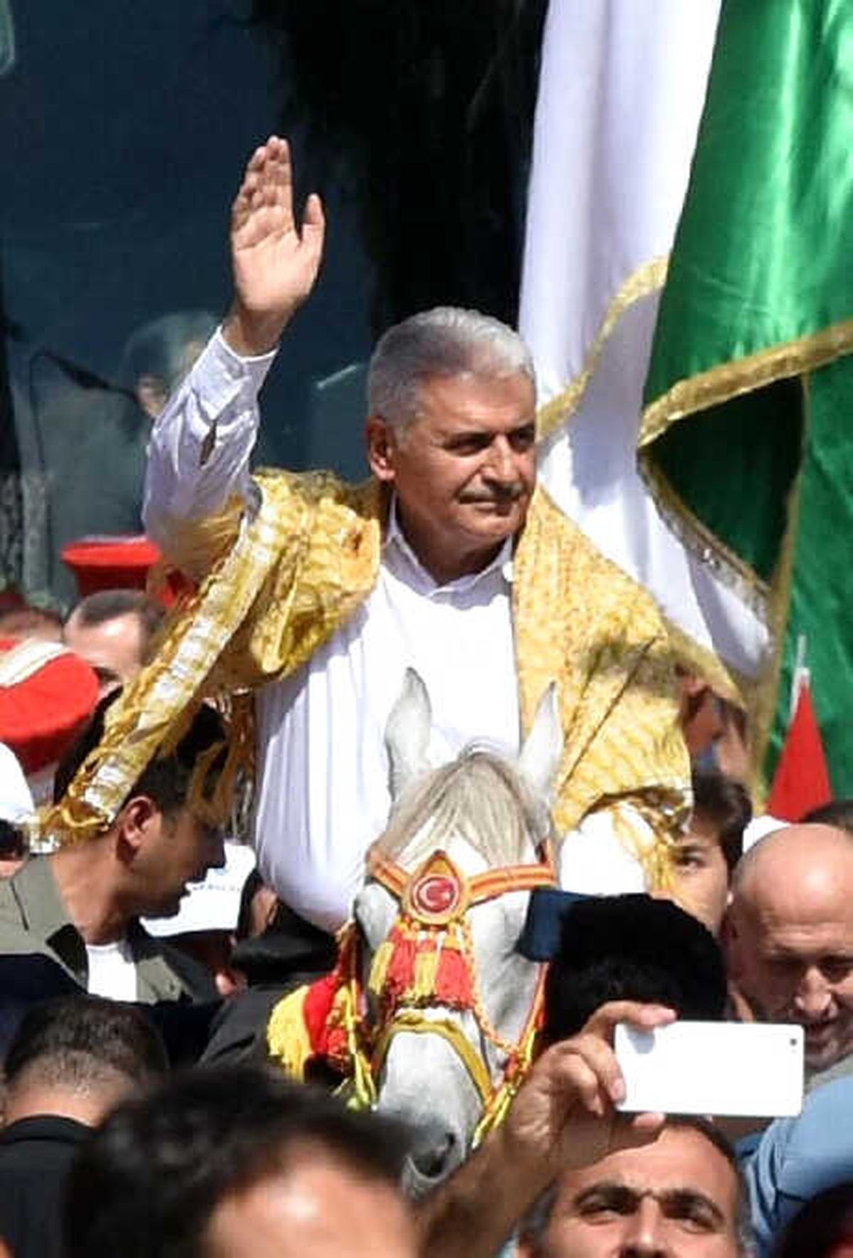 Başbakan Yıldırım, İmar Barışı İçin Belediyeye Başvuranların İşlemini Yaptı (3)