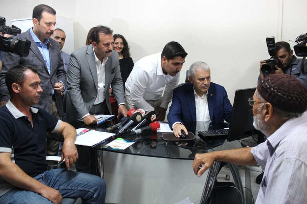 Başbakan Yıldırım, Vatandaşın İmar Barış Kaydını Yaptı