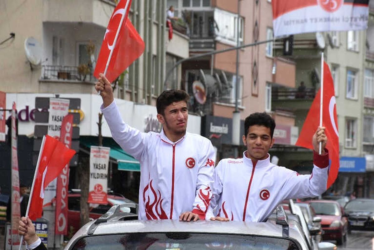 Dünya Şampiyonasında Derece Yapan Güreşçiler Kızılcahamam\'da Karşılandı