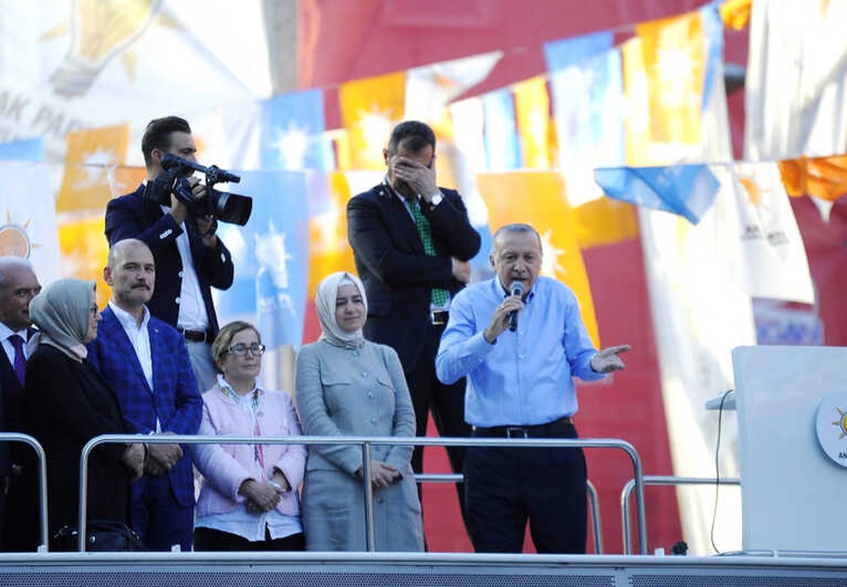 Erbakan Hoca Mezardan Çıkıp Gelse, İlk Bunları Mezara Gömer"