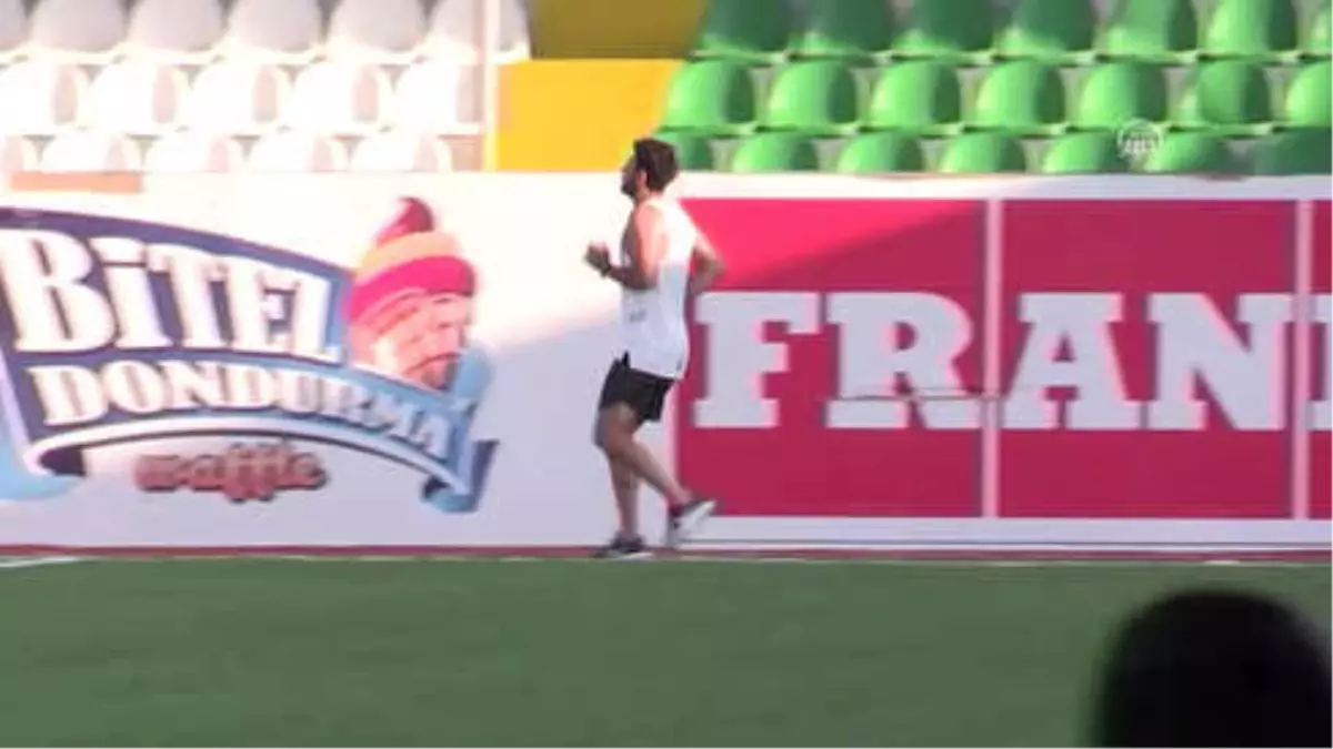 Fenerbahçeli Futbolcu İsmail Köybaşı, Bodrum\'da