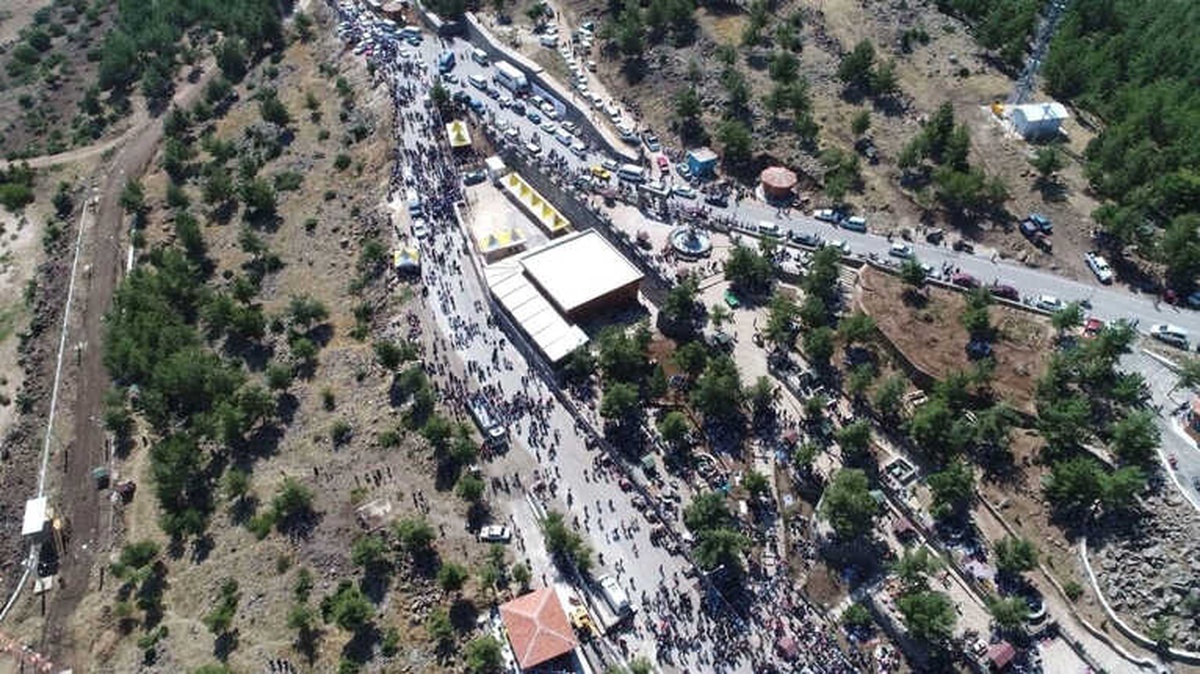 Geleneksel Yaz Şenliği AK Parti\'nin Gövde Gösterisine Dönüştü