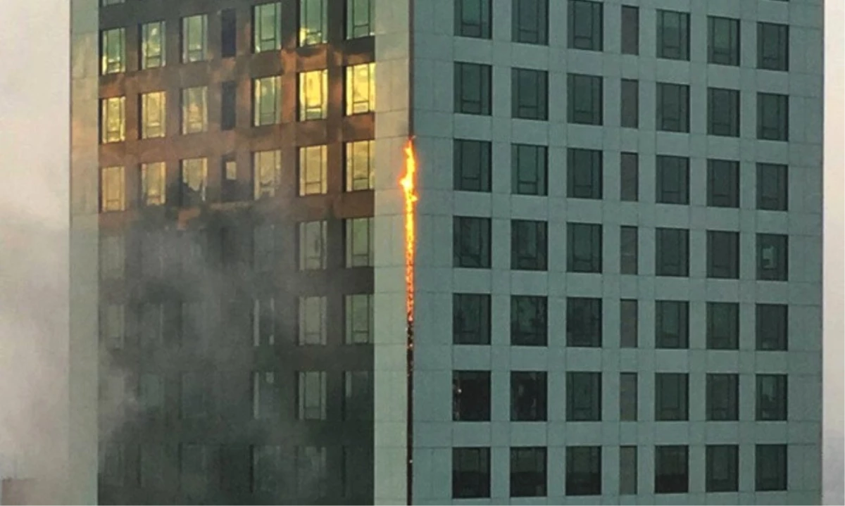 İstanbul\'da Gökdelen Yangını
