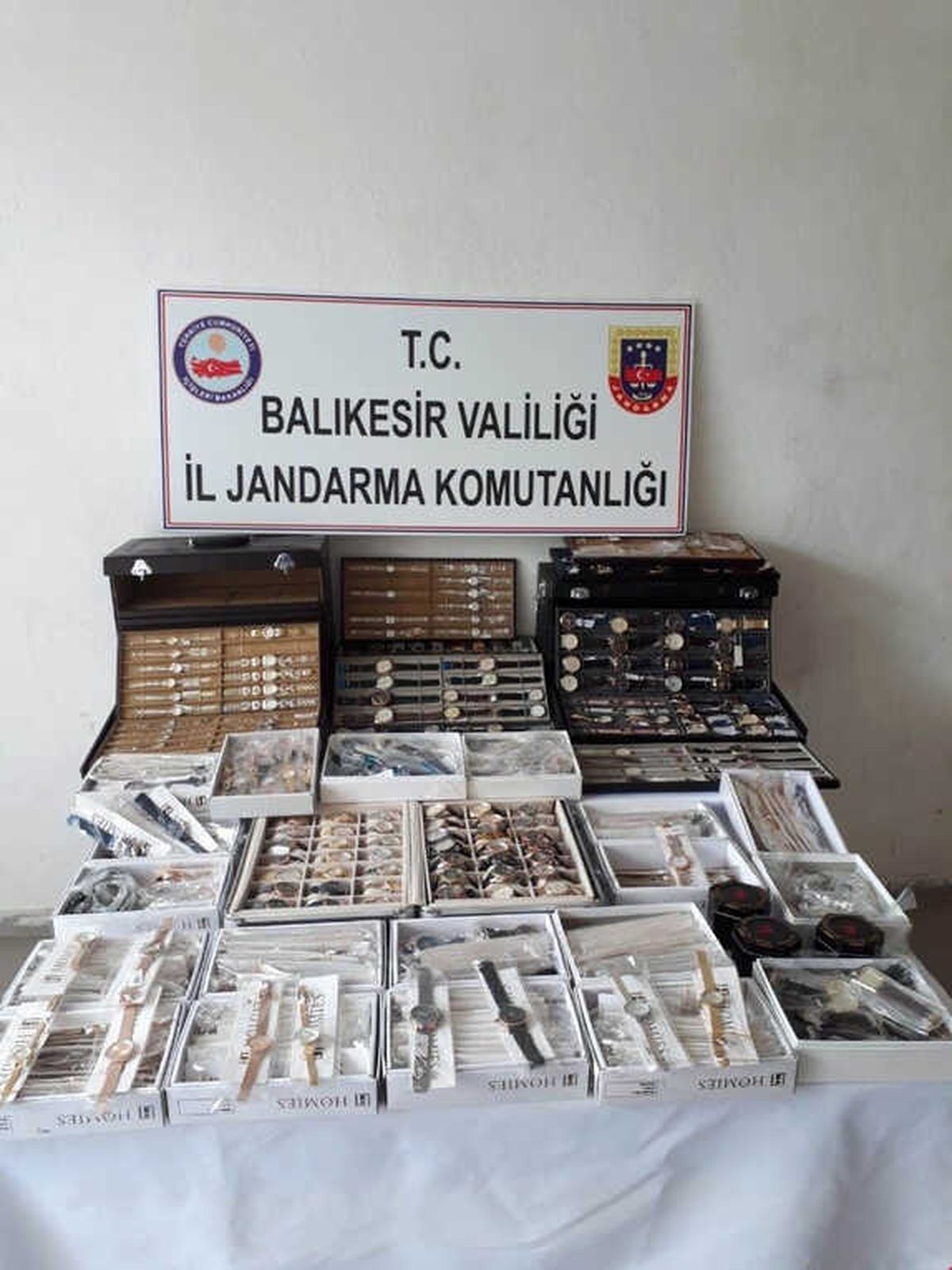 Jandarmadan Kaçak Saat Operasyonu