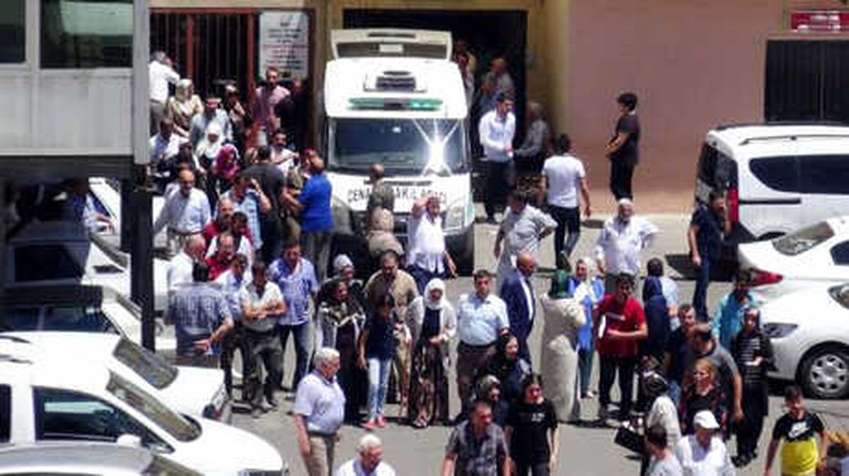 Kahta\'da Kazada Ölen 3 İşçi Şanlıurfa\'da Toprağa Verildi
