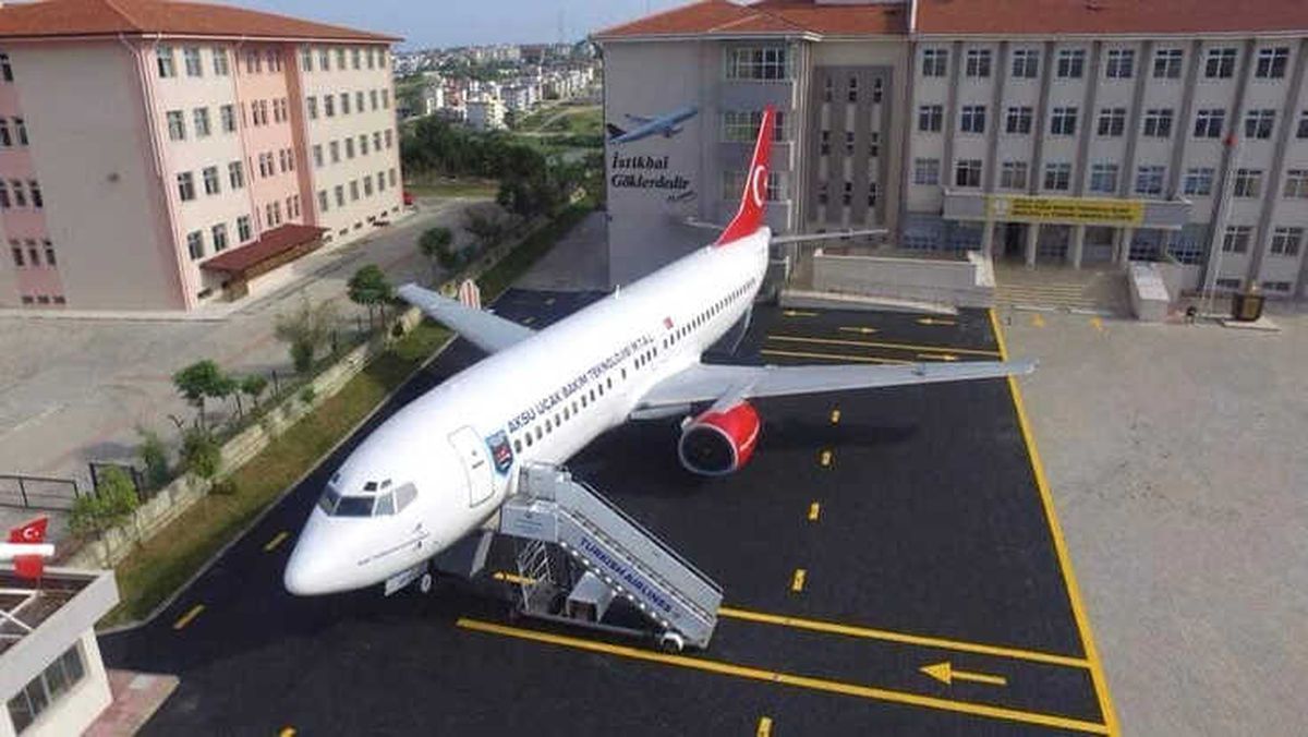 Kalbine Yenik Düşen Lise Öğrencisi Gözyaşları Arasında Defnedildi