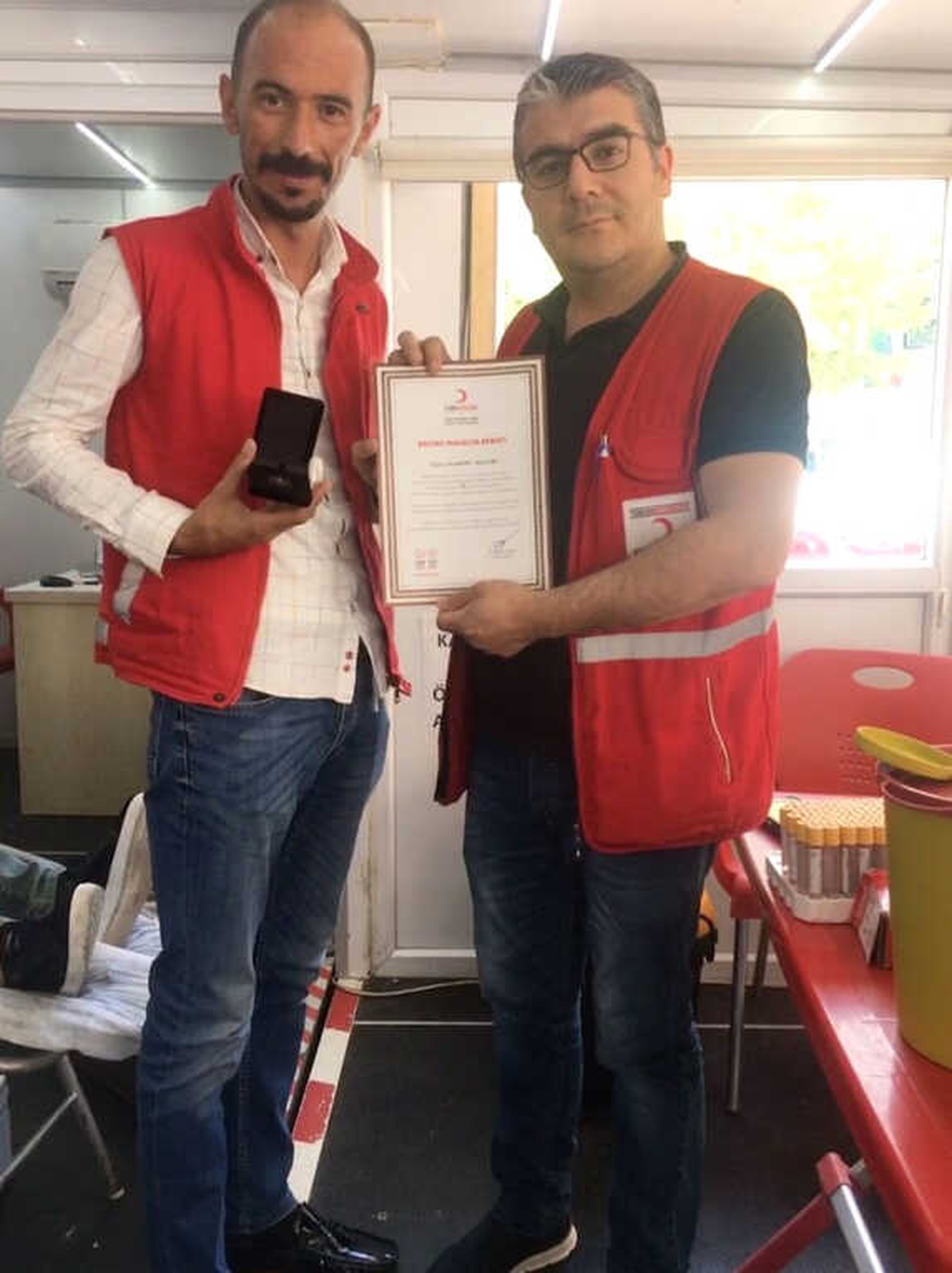 Kızılay\'dan Kan Bağışçılarına Madalya