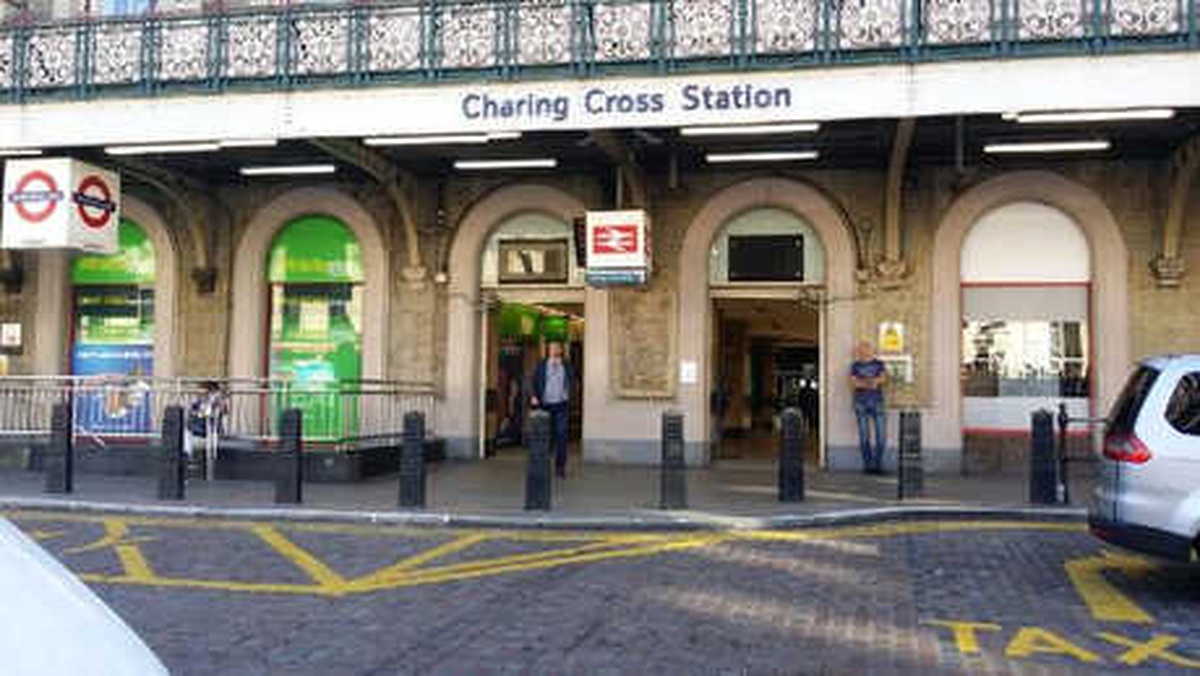 Londra Charing Cross İstasyonunda Bir Kişi Gözaltına Alındı