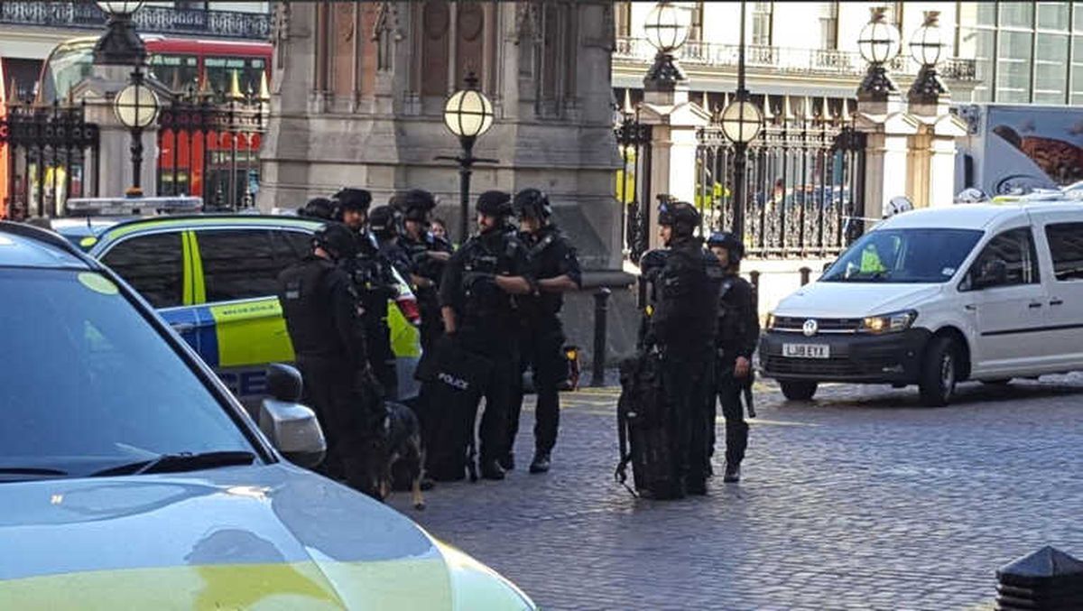 Londra\'da Bomba Paniği