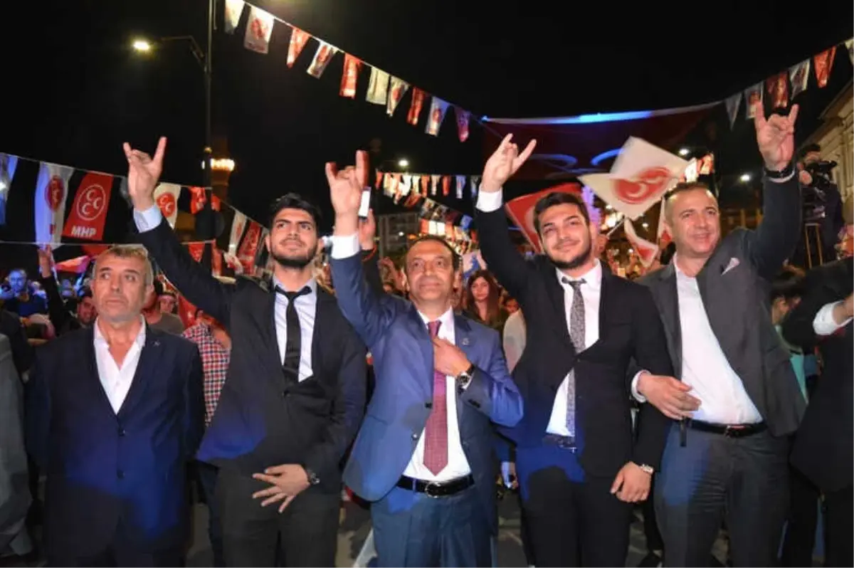 MHP\'den Miting Gibi Konser