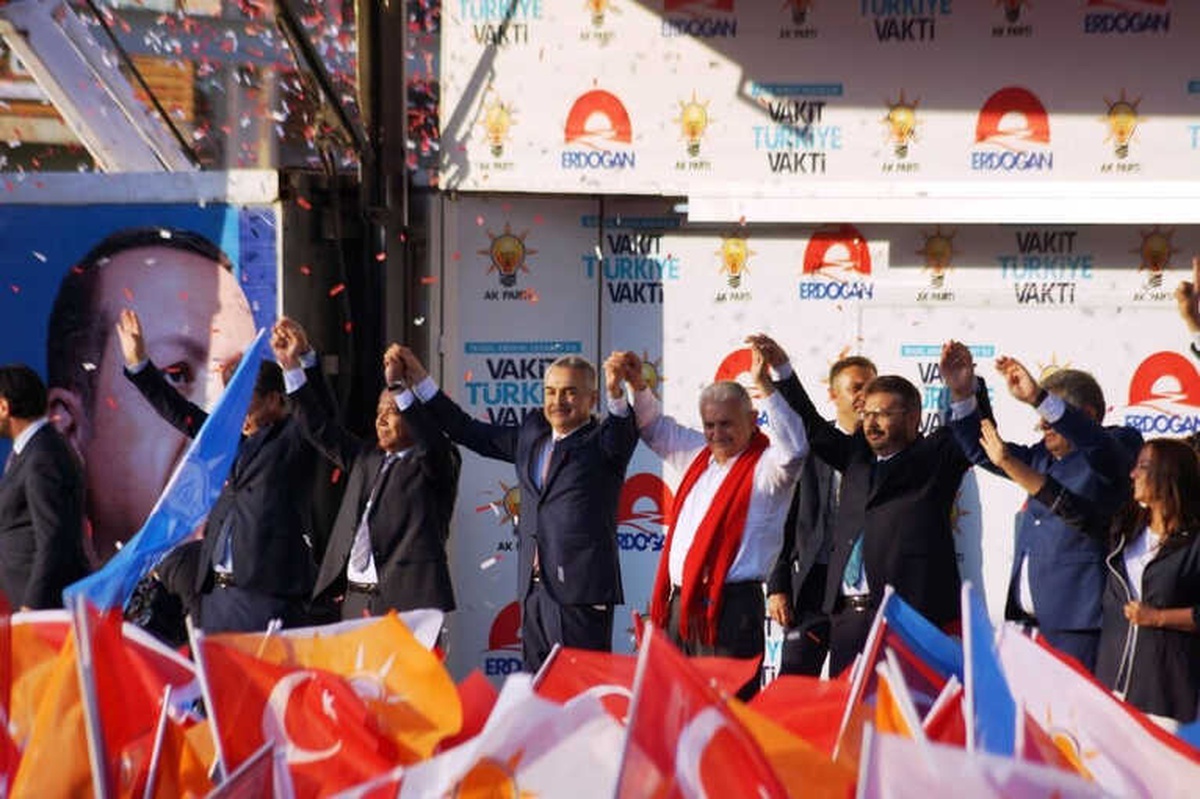 Mustafa Savaş; "24 Haziran\'da Milletimizin Demokrasi Bayramını Kutlayacağız"