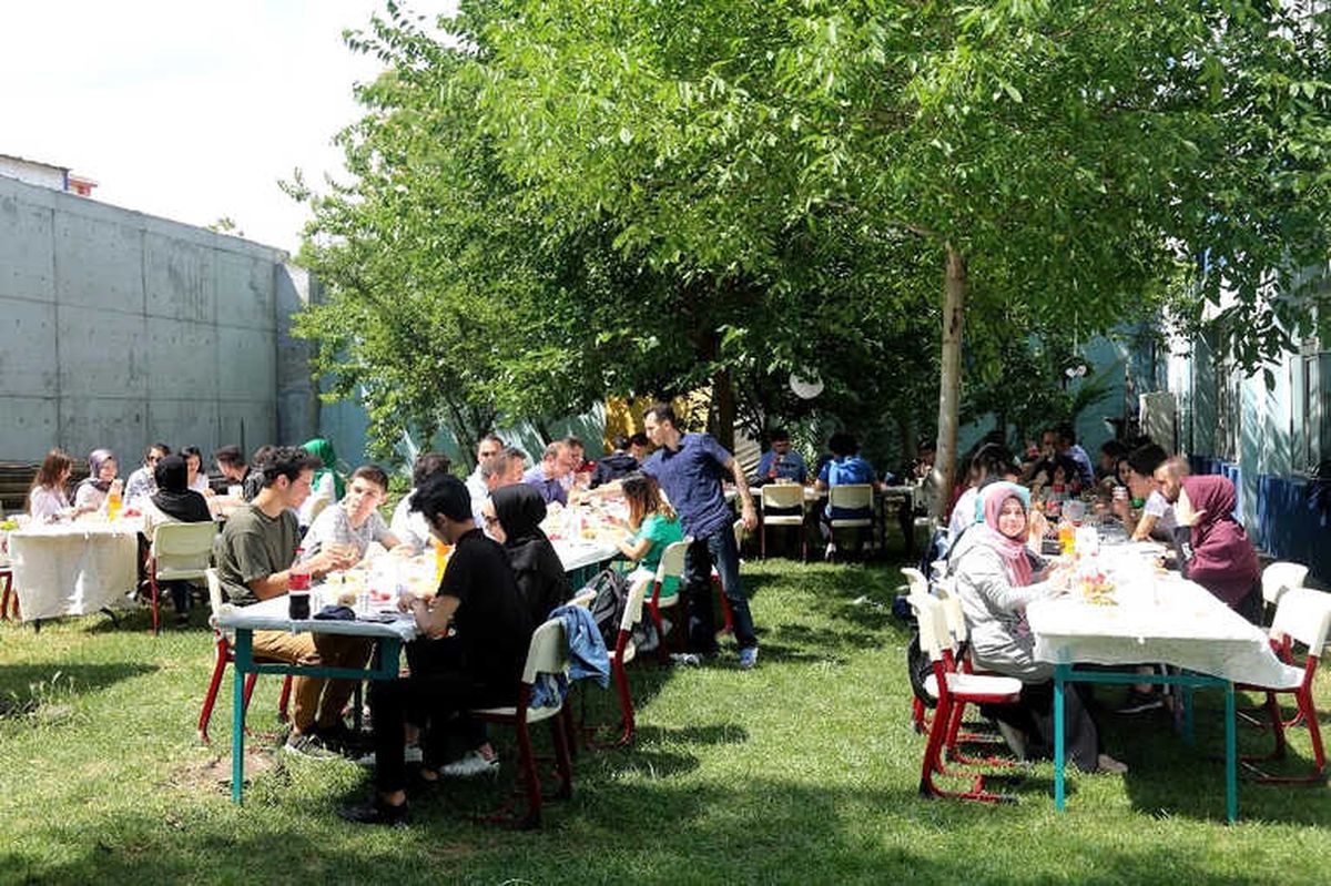 Öğrencilerinden Sınav Öncesi Mangal Keyfi
