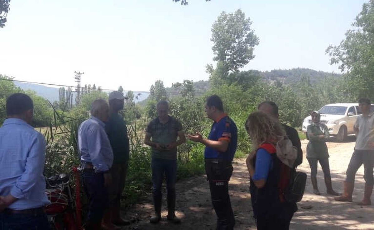 Osmaneli\'nde Dolu Yağışı Tarımsal Alanda Zarara Yol Açtı