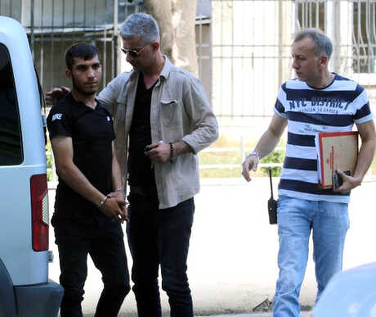 Parmak İzi Bırakmamak İçin Sinekliği Bile Çalan Şüpheli, Tutuklandı