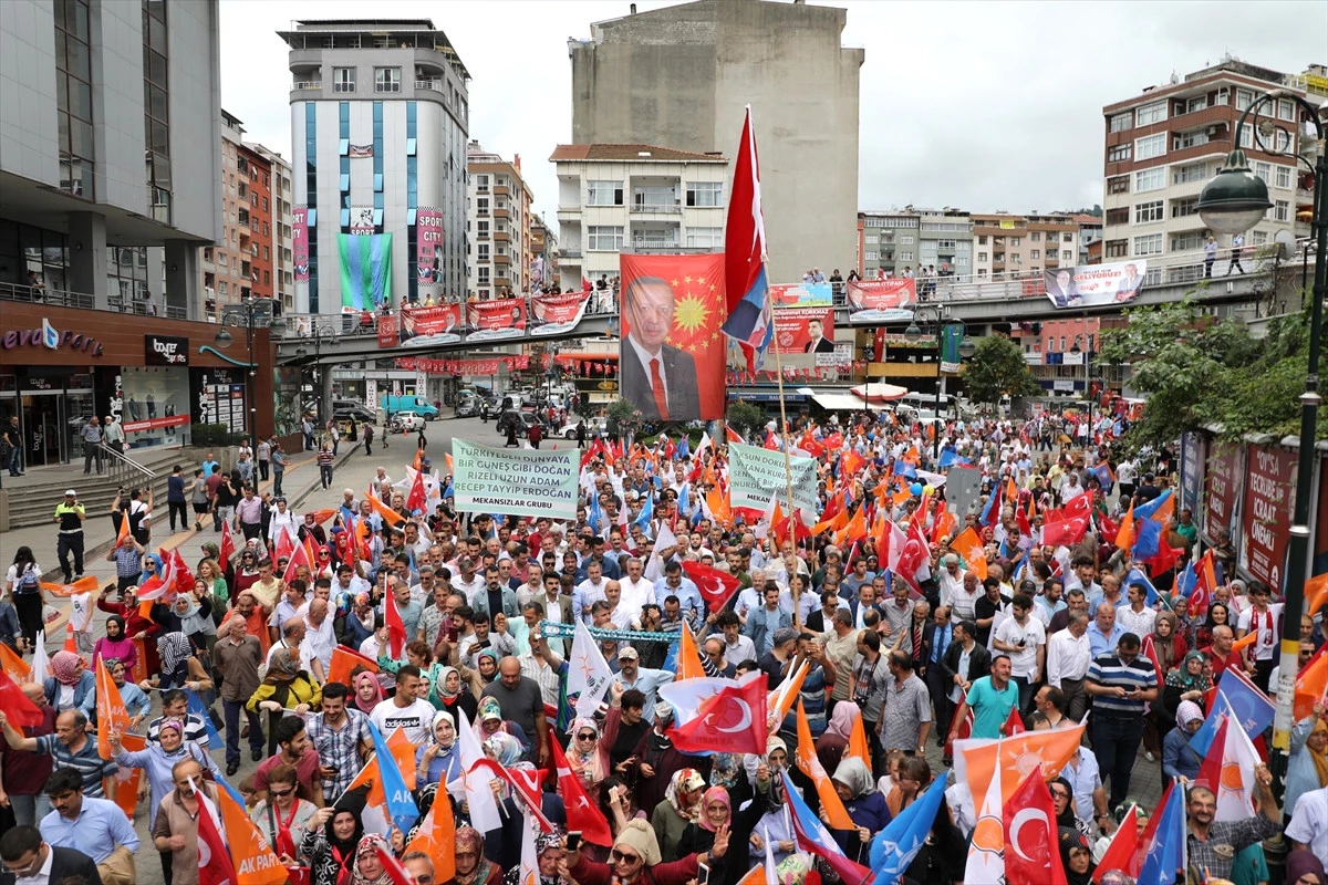 Rizeliler Erdoğan\'ın Arkasında Kaçkar Dağları Gibi Dik Duracak"