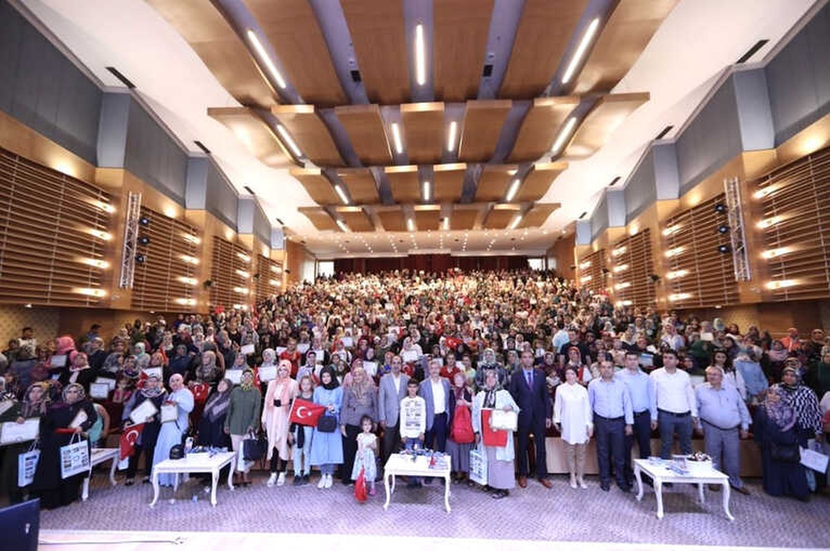 Şahinbey\'de 671 Kursiyer Kuran-ı Kerim Öğrenerek Sertifikalarını Aldı
