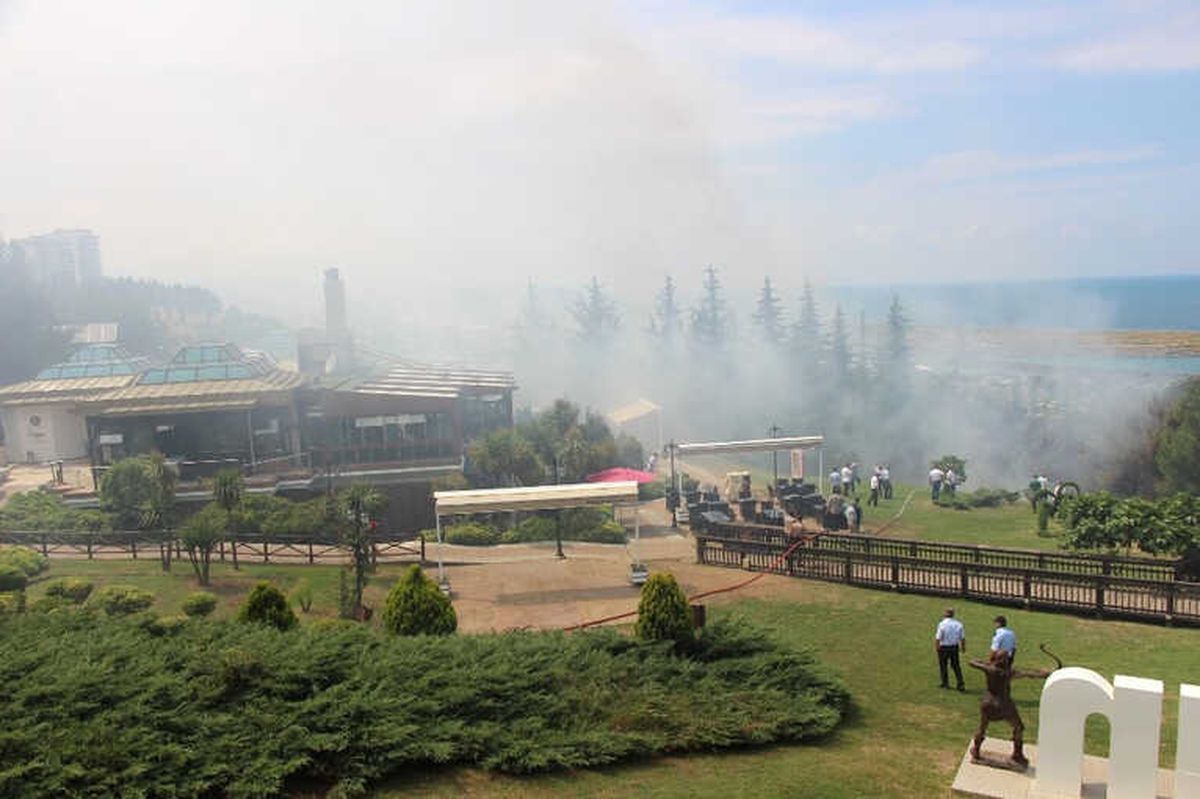 Samsun\'da Amisos Tepesi Alev Alev Yandı