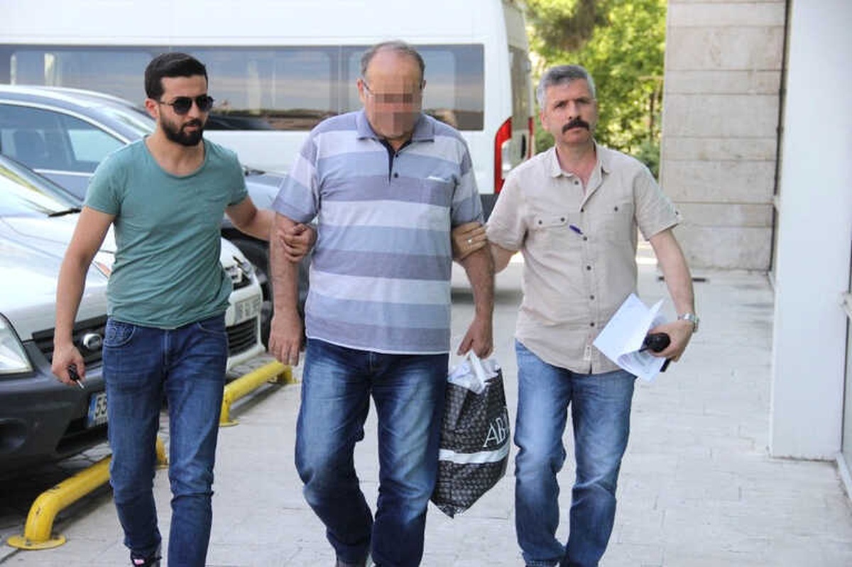 Samsun\'da Fetö\'den Gözaltına Alınan Emekli Polis Adliyeye Sevk Edildi
