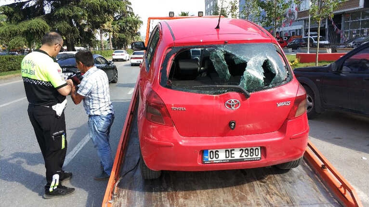 Samsun\'da Otomobil Yayalara Çarptı: 2 Yaralı