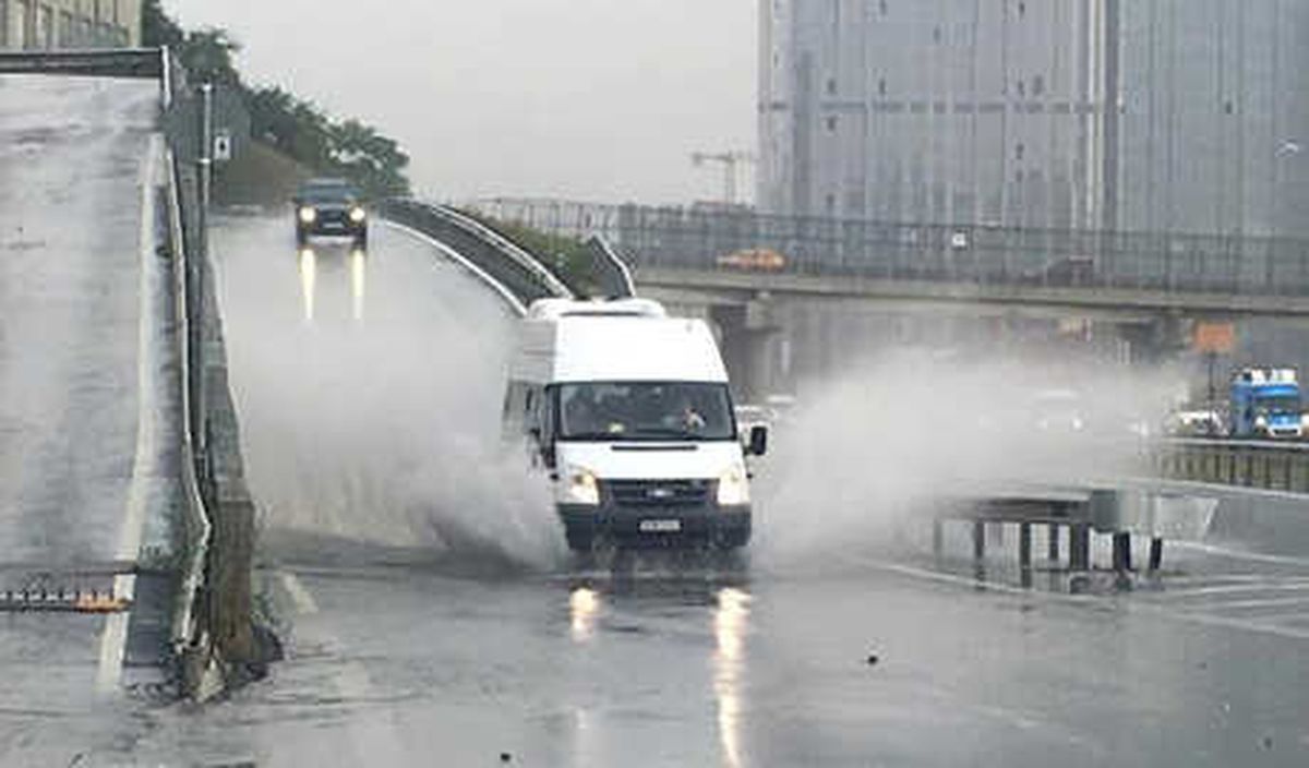Sarıyer\'de Yağmur Etkili Oldu
